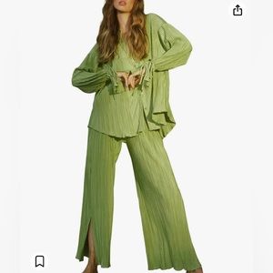 NWOT Green Pleated Two Piece Set - XL